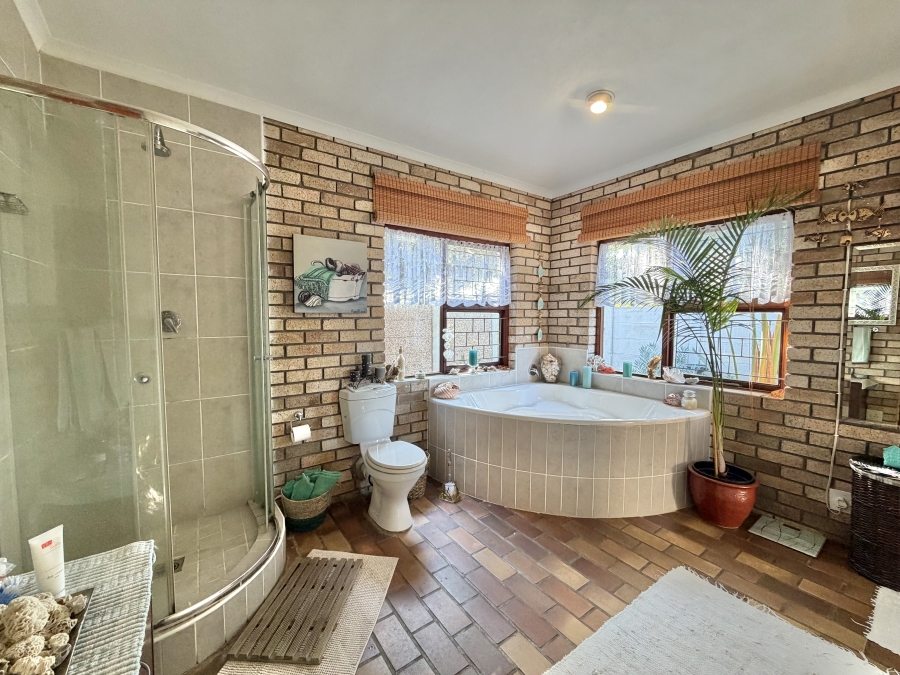 4 Bedroom Property for Sale in Kabeljauws Eastern Cape